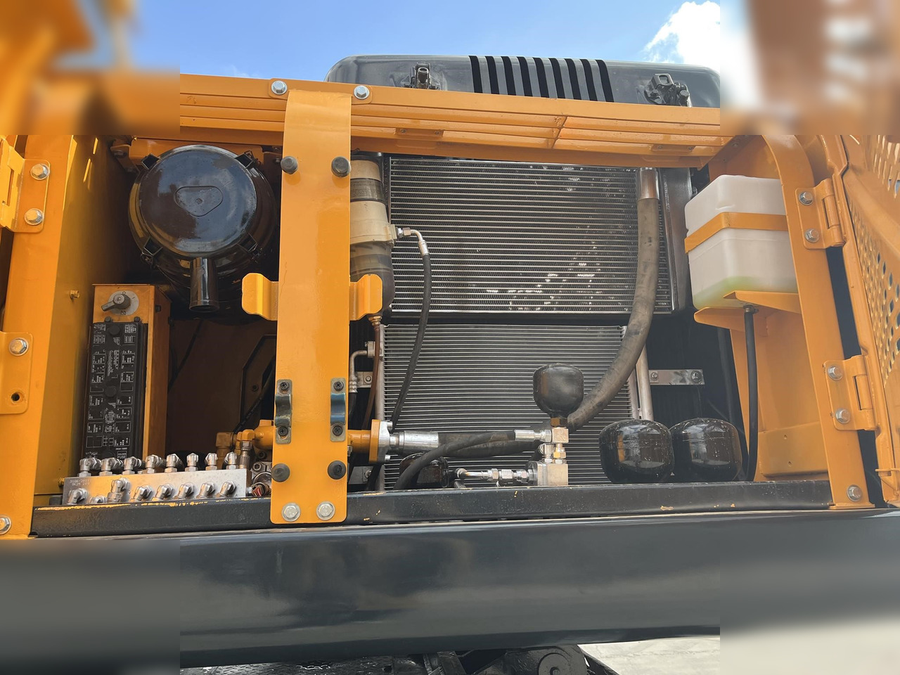 HYUNDAI ROBEX 210W-9 - Pyöräalustainen kaivinkone: kuva HYUNDAI ROBEX 210W-9 - Pyöräalustainen kaivinkone HYUNDAI ROBEX 210W-9 - Pyöräalustainen kaivinkone: kuva HYUNDAI ROBEX 210W-9 - Pyöräalustainen kaivinkone