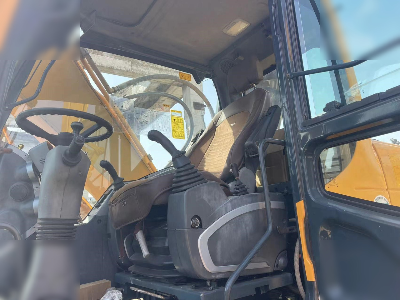 HYUNDAI ROBEX 210W-9 - Pyöräalustainen kaivinkone: kuva HYUNDAI ROBEX 210W-9 - Pyöräalustainen kaivinkone HYUNDAI ROBEX 210W-9 - Pyöräalustainen kaivinkone: kuva HYUNDAI ROBEX 210W-9 - Pyöräalustainen kaivinkone
