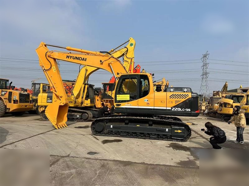 HYUNDAI ROBEX 220 LC-9S - Telakaivukone: kuva HYUNDAI ROBEX 220 LC-9S - Telakaivukone HYUNDAI ROBEX 220 LC-9S - Telakaivukone: kuva HYUNDAI ROBEX 220 LC-9S - Telakaivukone