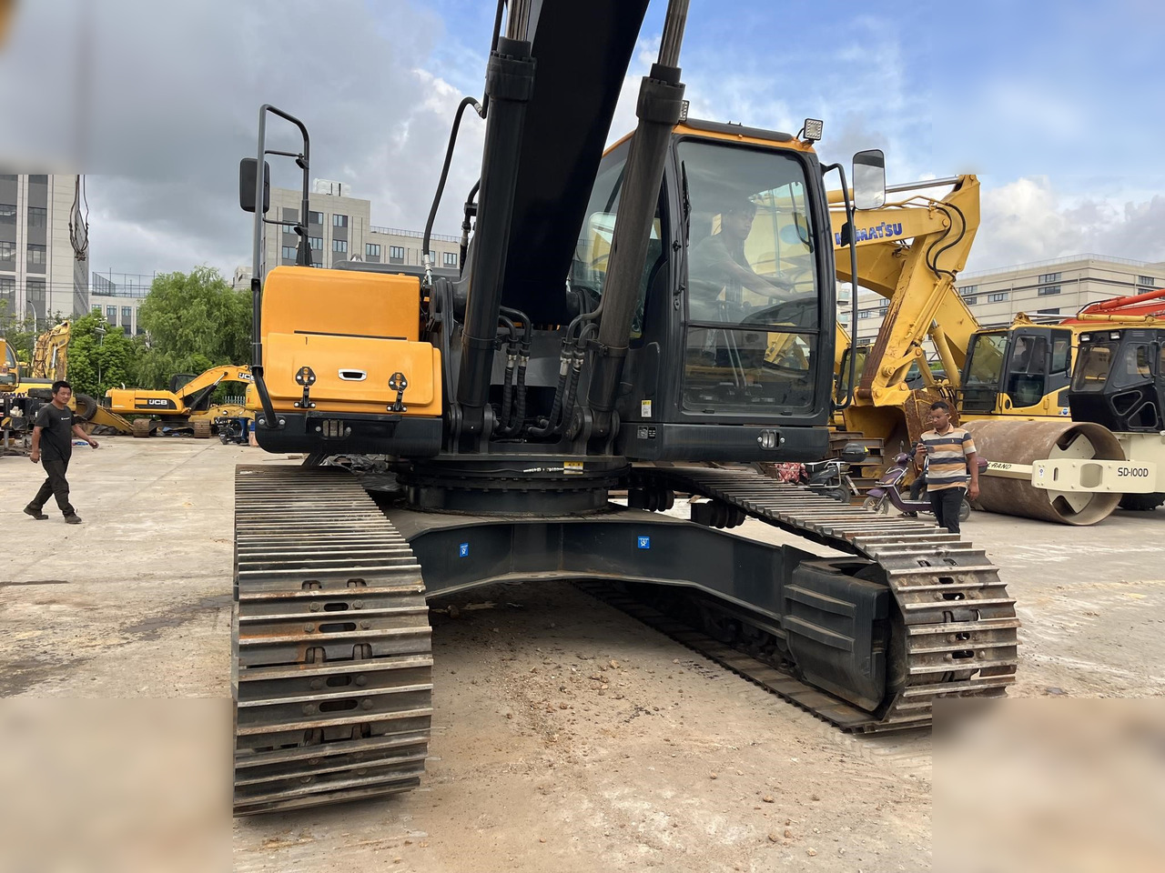 HYUNDAI ROBEX 300 LC-9 - Telakaivukone: kuva HYUNDAI ROBEX 300 LC-9 - Telakaivukone HYUNDAI ROBEX 300 LC-9 - Telakaivukone: kuva HYUNDAI ROBEX 300 LC-9 - Telakaivukone