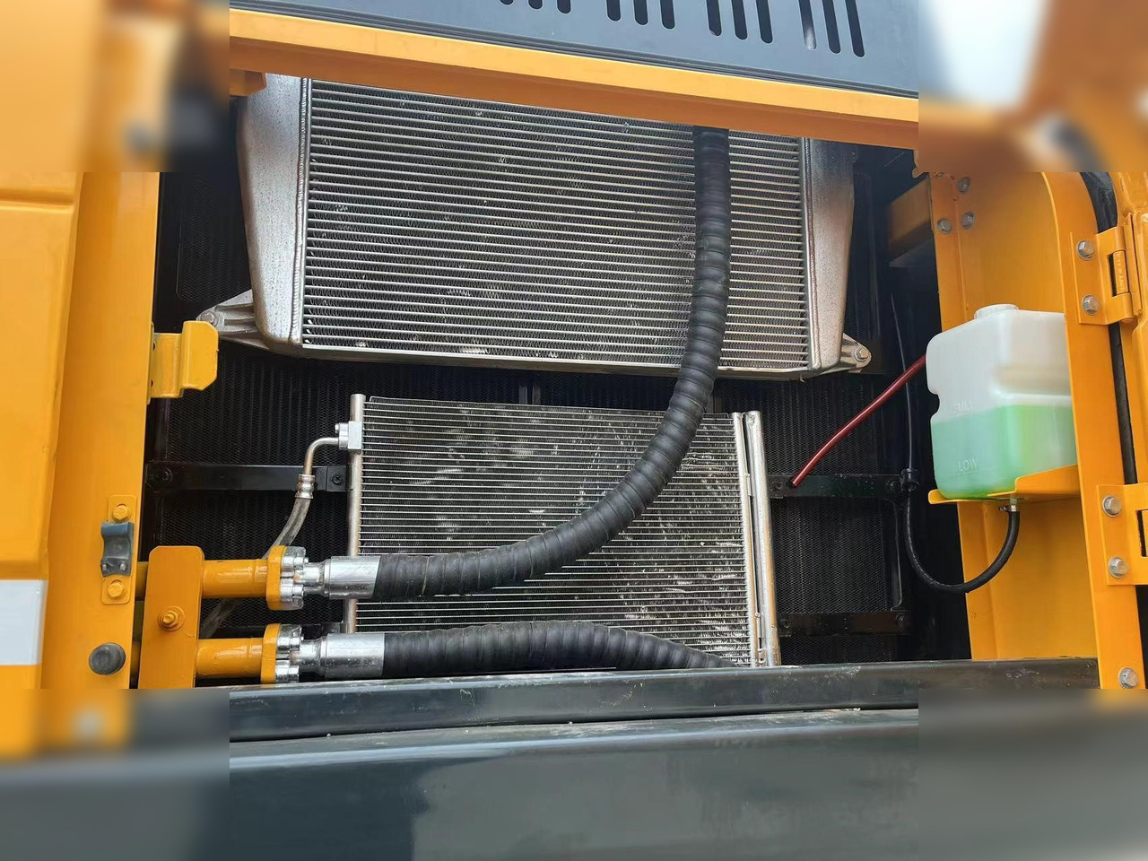 Telakaivukone HYUNDAI ROBEX 305 LC-9T: kuva Telakaivukone HYUNDAI ROBEX 305 LC-9T