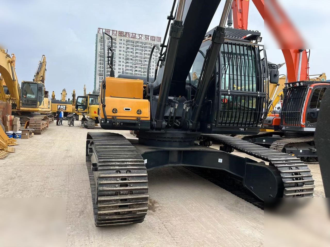 HYUNDAI ROBEX 330 LC-9S - Telakaivukone: kuva HYUNDAI ROBEX 330 LC-9S - Telakaivukone HYUNDAI ROBEX 330 LC-9S - Telakaivukone: kuva HYUNDAI ROBEX 330 LC-9S - Telakaivukone