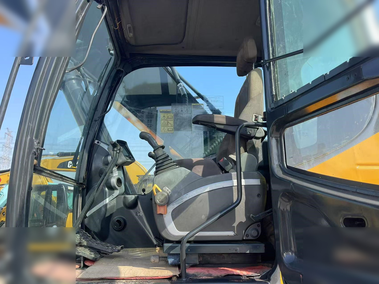 HYUNDAI ROBEX 330 LC-9S - Telakaivukone: kuva HYUNDAI ROBEX 330 LC-9S - Telakaivukone HYUNDAI ROBEX 330 LC-9S - Telakaivukone: kuva HYUNDAI ROBEX 330 LC-9S - Telakaivukone