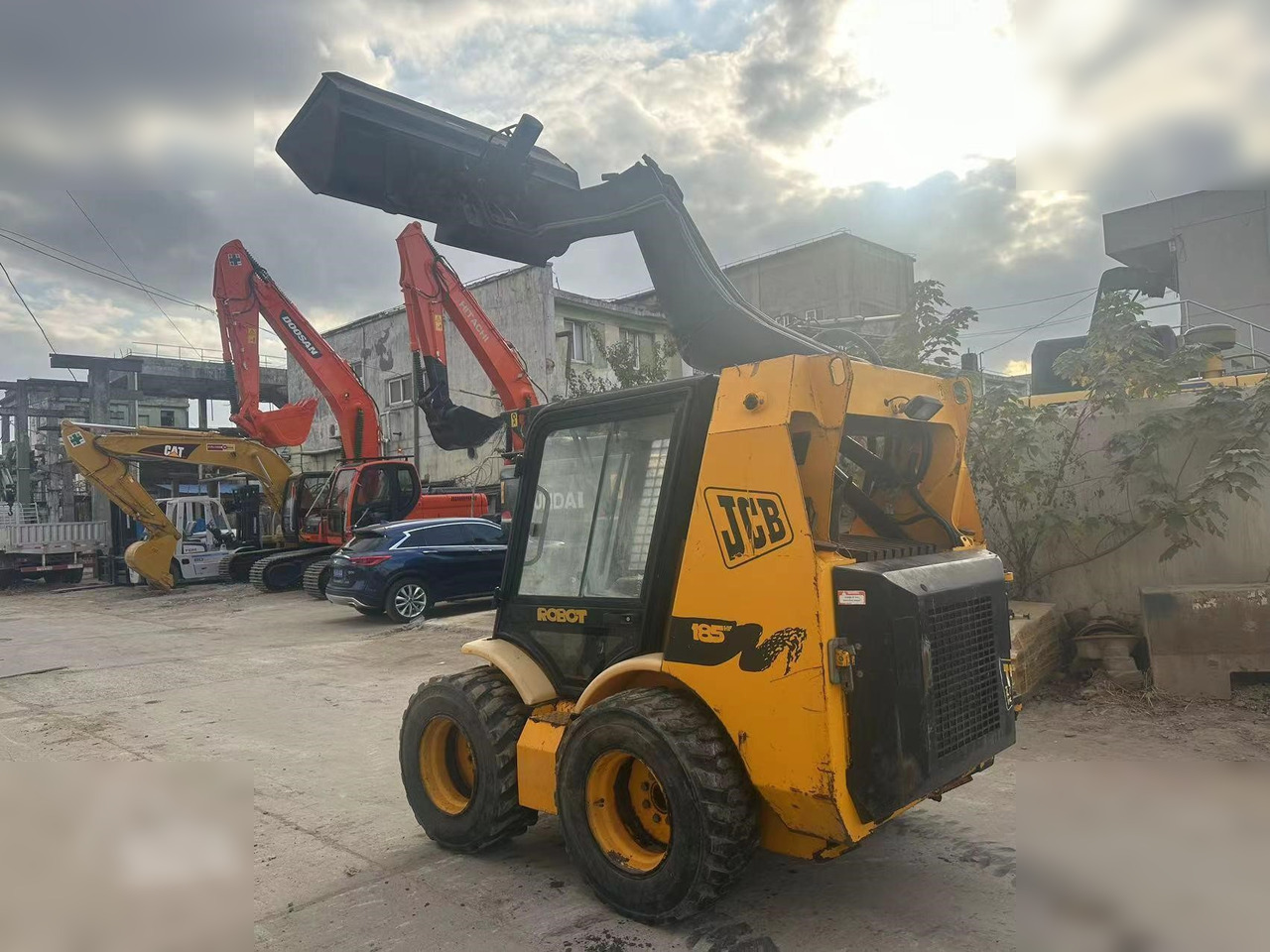 JCB 185 - Liukuohjattu kuormaaja: kuva JCB 185 - Liukuohjattu kuormaaja JCB 185 - Liukuohjattu kuormaaja: kuva JCB 185 - Liukuohjattu kuormaaja