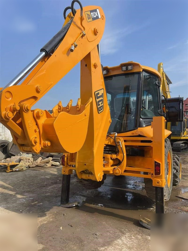 JCB 3CX - Kaivuri-trukki: kuva JCB 3CX - Kaivuri-trukki JCB 3CX - Kaivuri-trukki: kuva JCB 3CX - Kaivuri-trukki