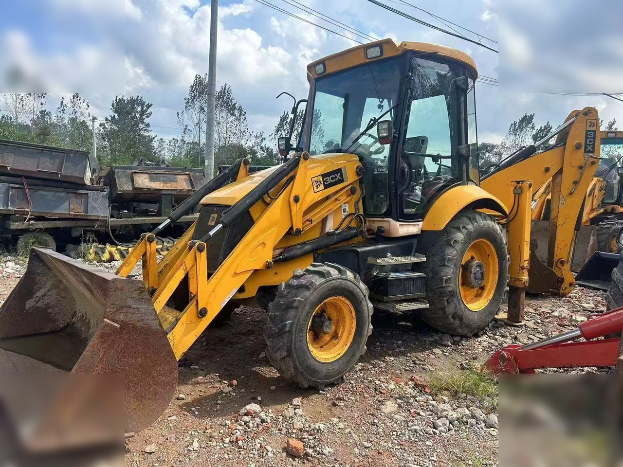 JCB 3CX - Kaivuri-trukki: kuva JCB 3CX - Kaivuri-trukki JCB 3CX - Kaivuri-trukki: kuva JCB 3CX - Kaivuri-trukki