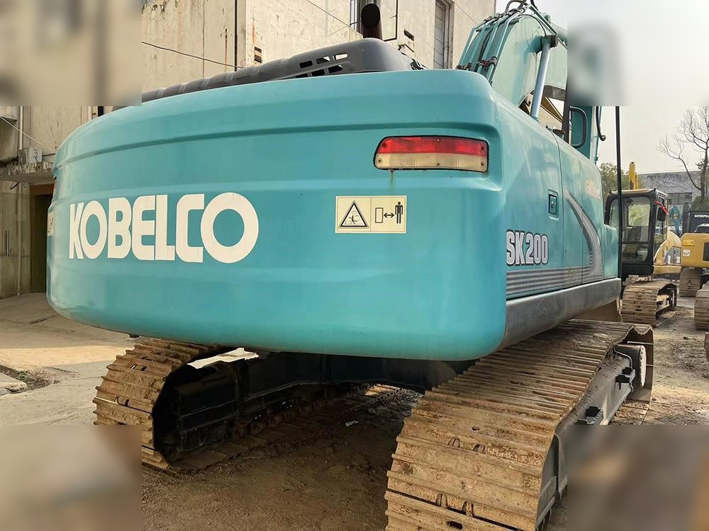 KOBELCO SK200-8 - Telakaivukone: kuva KOBELCO SK200-8 - Telakaivukone KOBELCO SK200-8 - Telakaivukone: kuva KOBELCO SK200-8 - Telakaivukone