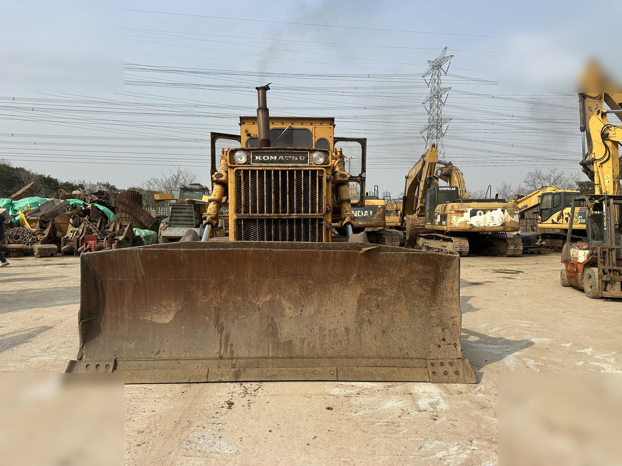 KOMATSU D85-18 - Puskutraktori: kuva KOMATSU D85-18 - Puskutraktori KOMATSU D85-18 - Puskutraktori: kuva KOMATSU D85-18 - Puskutraktori