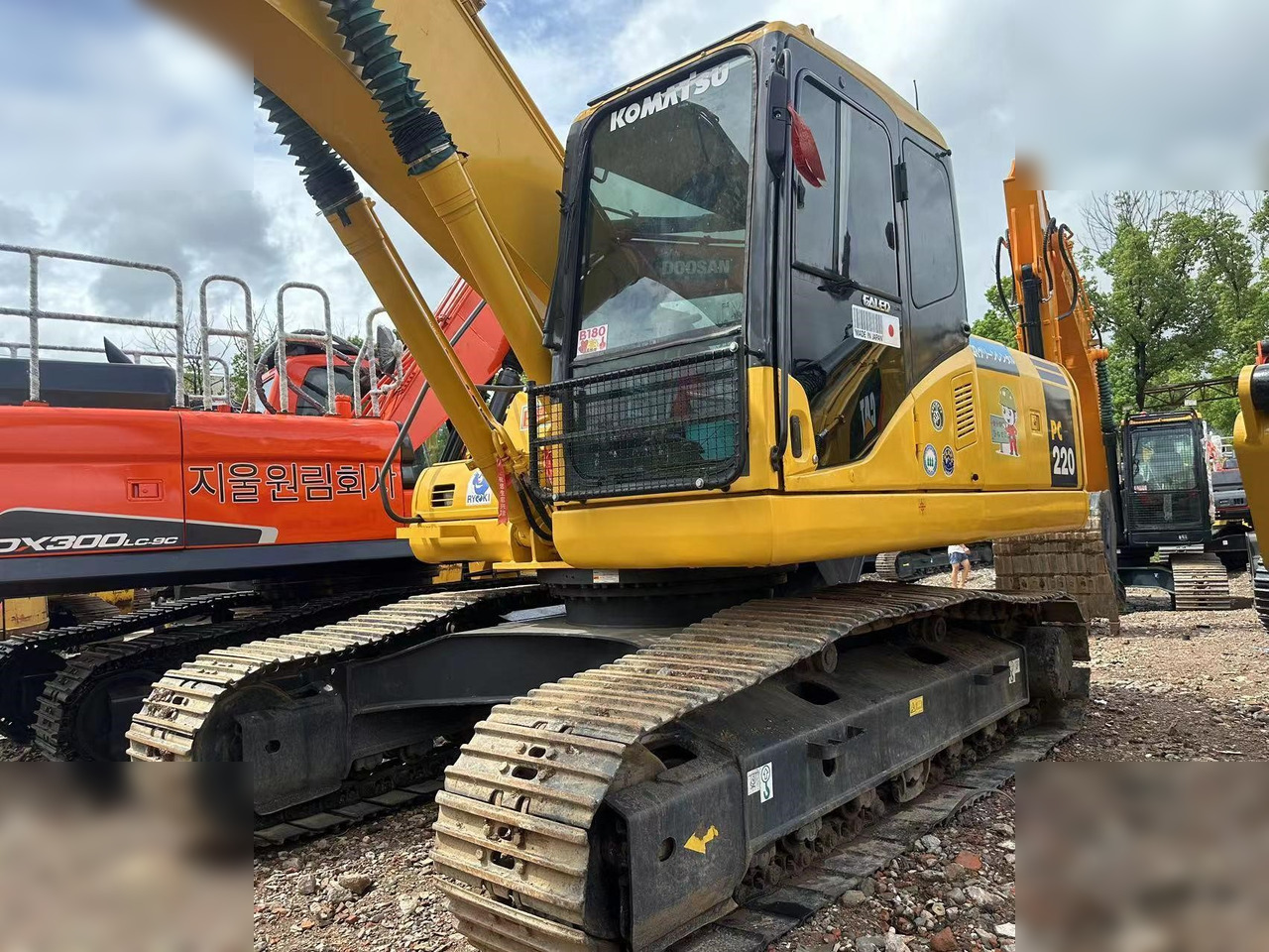 KOMATSU PC220-7 - Telakaivukone: kuva KOMATSU PC220-7 - Telakaivukone KOMATSU PC220-7 - Telakaivukone: kuva KOMATSU PC220-7 - Telakaivukone