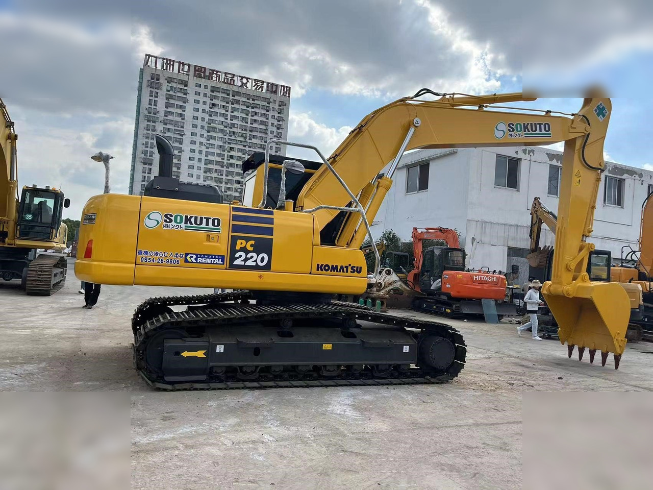 KOMATSU PC220-8 - Telakaivukone: kuva KOMATSU PC220-8 - Telakaivukone KOMATSU PC220-8 - Telakaivukone: kuva KOMATSU PC220-8 - Telakaivukone