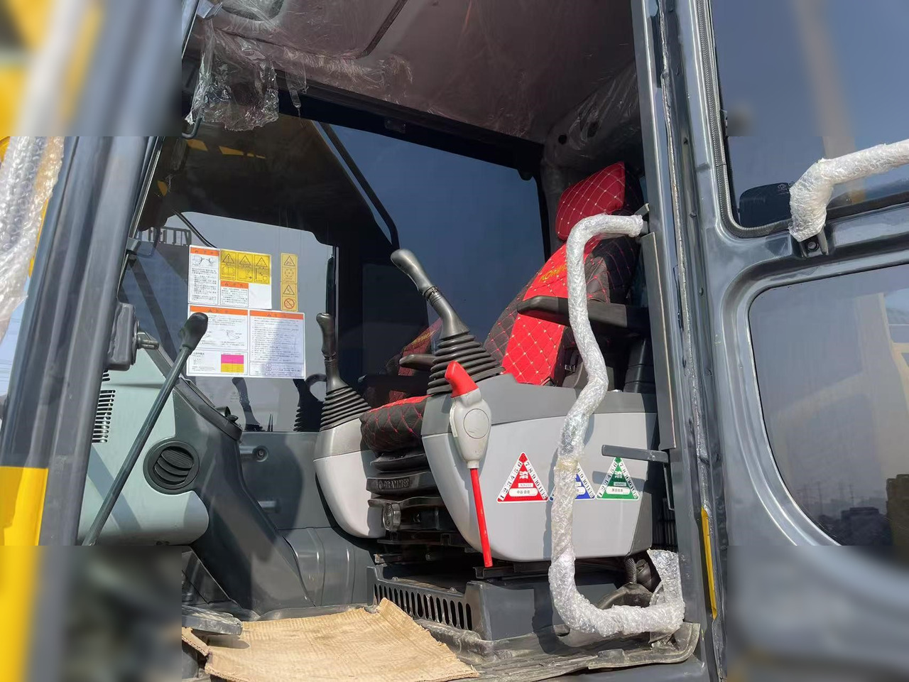 KOMATSU PC220-8 - Telakaivukone: kuva KOMATSU PC220-8 - Telakaivukone KOMATSU PC220-8 - Telakaivukone: kuva KOMATSU PC220-8 - Telakaivukone