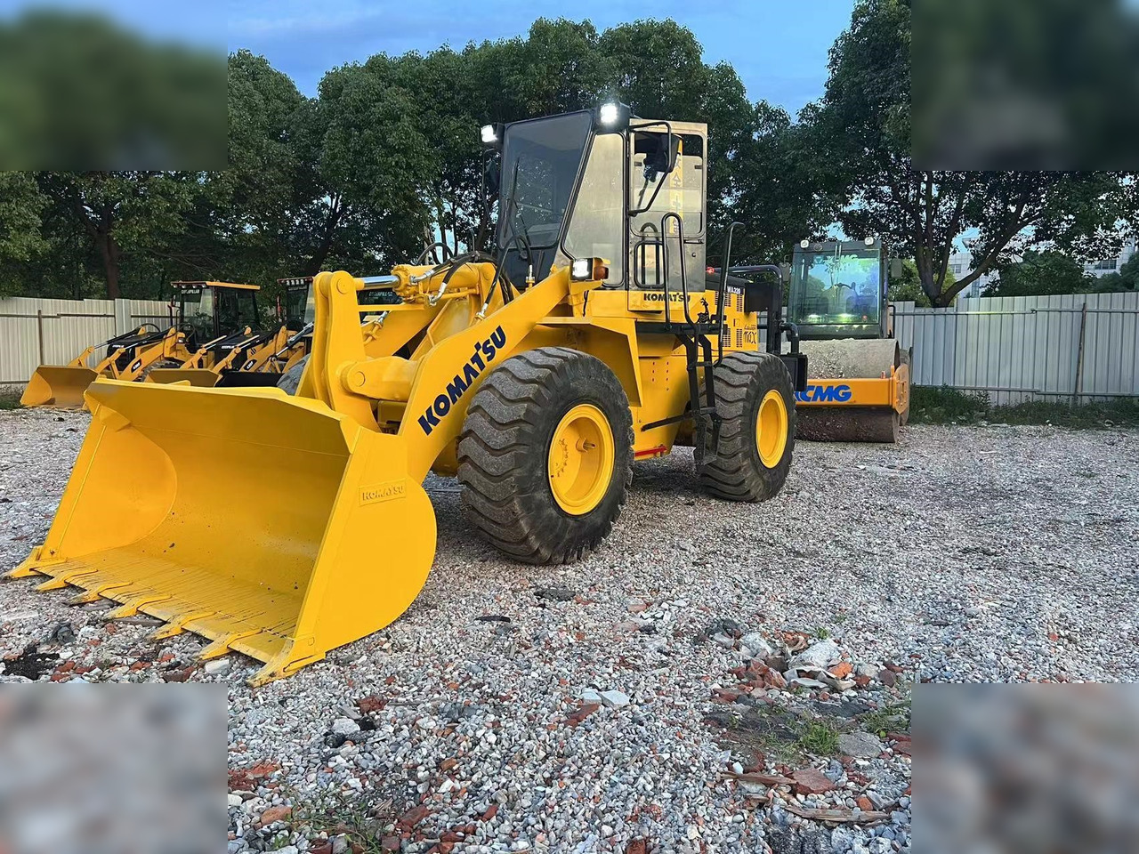 KOMATSU WA320-3 - Pyöräkuormaaja: kuva KOMATSU WA320-3 - Pyöräkuormaaja KOMATSU WA320-3 - Pyöräkuormaaja: kuva KOMATSU WA320-3 - Pyöräkuormaaja