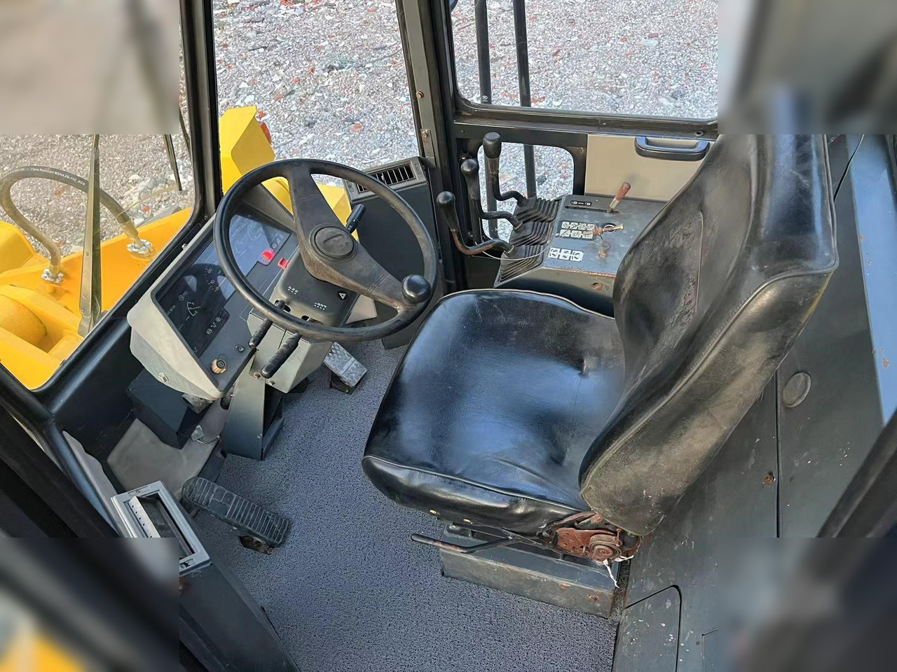 KOMATSU WA320-3 - Pyöräkuormaaja: kuva KOMATSU WA320-3 - Pyöräkuormaaja KOMATSU WA320-3 - Pyöräkuormaaja: kuva KOMATSU WA320-3 - Pyöräkuormaaja