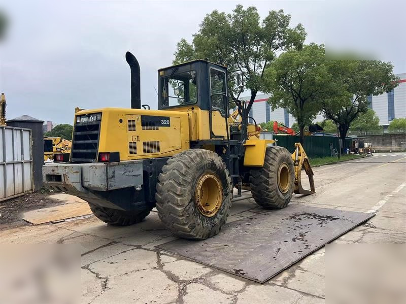 KOMATSU WA320-3 - Pyöräkuormaaja: kuva KOMATSU WA320-3 - Pyöräkuormaaja KOMATSU WA320-3 - Pyöräkuormaaja: kuva KOMATSU WA320-3 - Pyöräkuormaaja