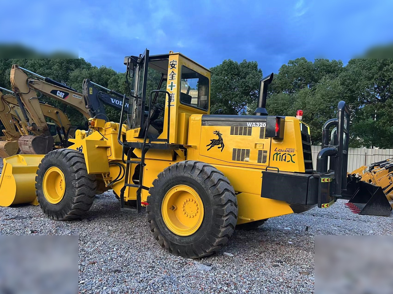 KOMATSU WA320-3 - Pyöräkuormaaja: kuva KOMATSU WA320-3 - Pyöräkuormaaja KOMATSU WA320-3 - Pyöräkuormaaja: kuva KOMATSU WA320-3 - Pyöräkuormaaja