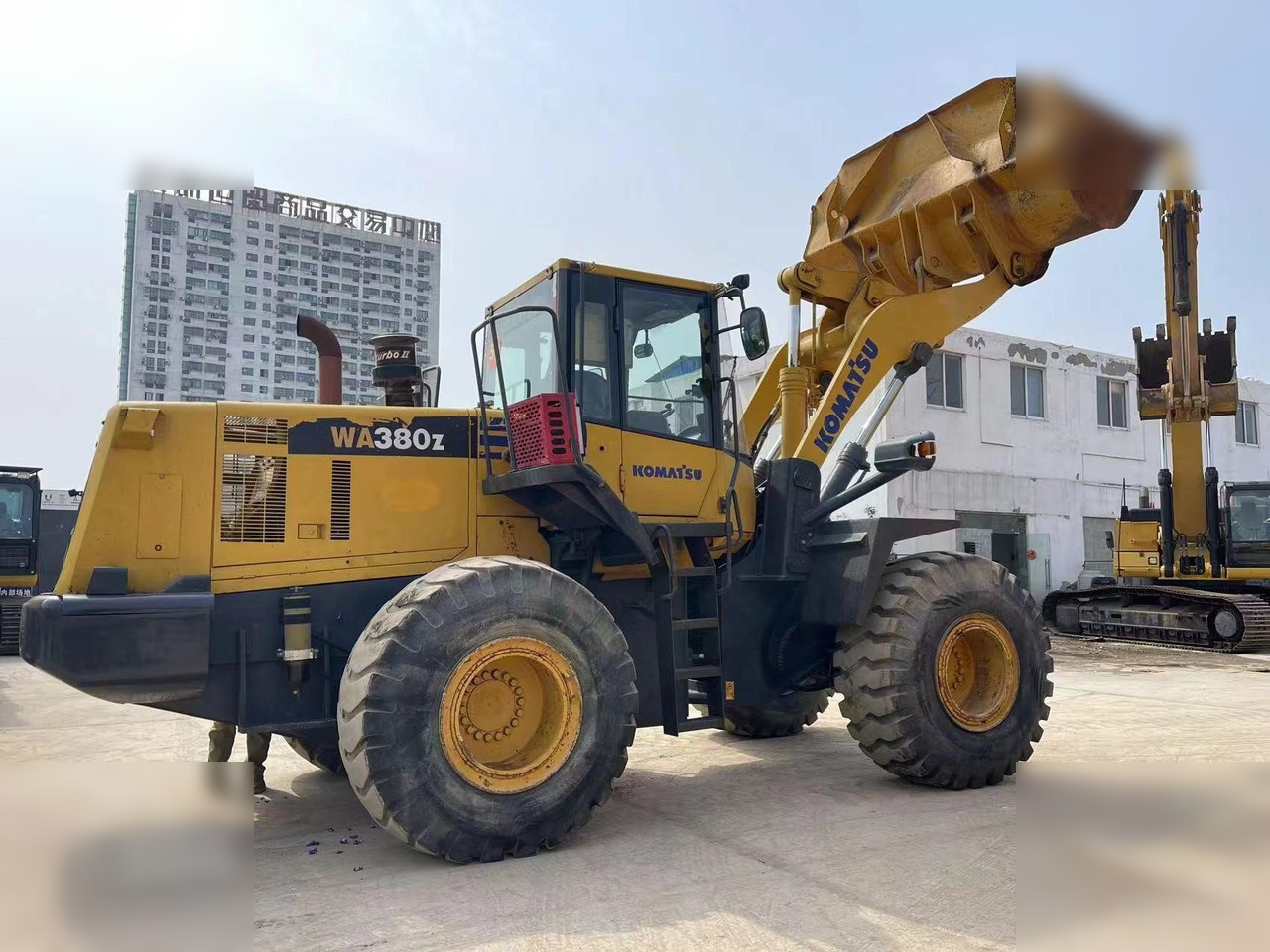 KOMATSU WA380Z-6 - Pyöräkuormaaja: kuva KOMATSU WA380Z-6 - Pyöräkuormaaja KOMATSU WA380Z-6 - Pyöräkuormaaja: kuva KOMATSU WA380Z-6 - Pyöräkuormaaja