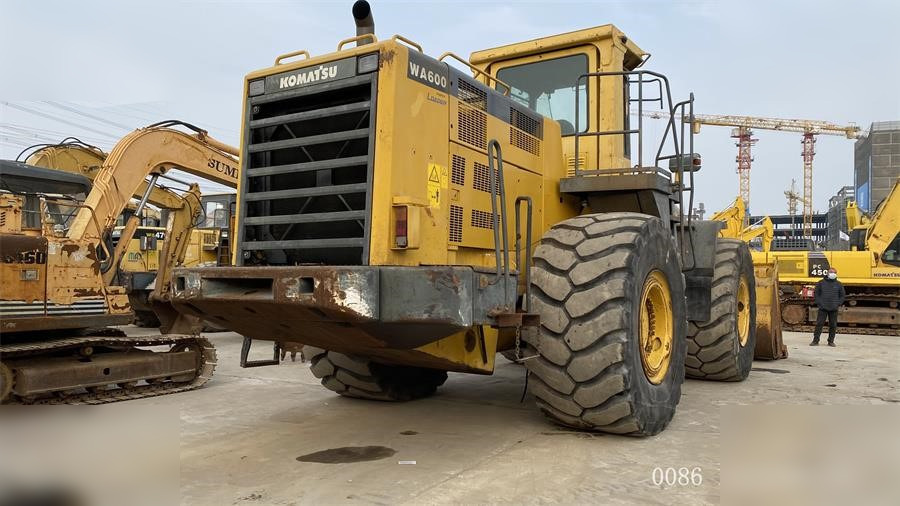 KOMATSU WA600-3 - Pyöräkuormaaja: kuva KOMATSU WA600-3 - Pyöräkuormaaja KOMATSU WA600-3 - Pyöräkuormaaja: kuva KOMATSU WA600-3 - Pyöräkuormaaja