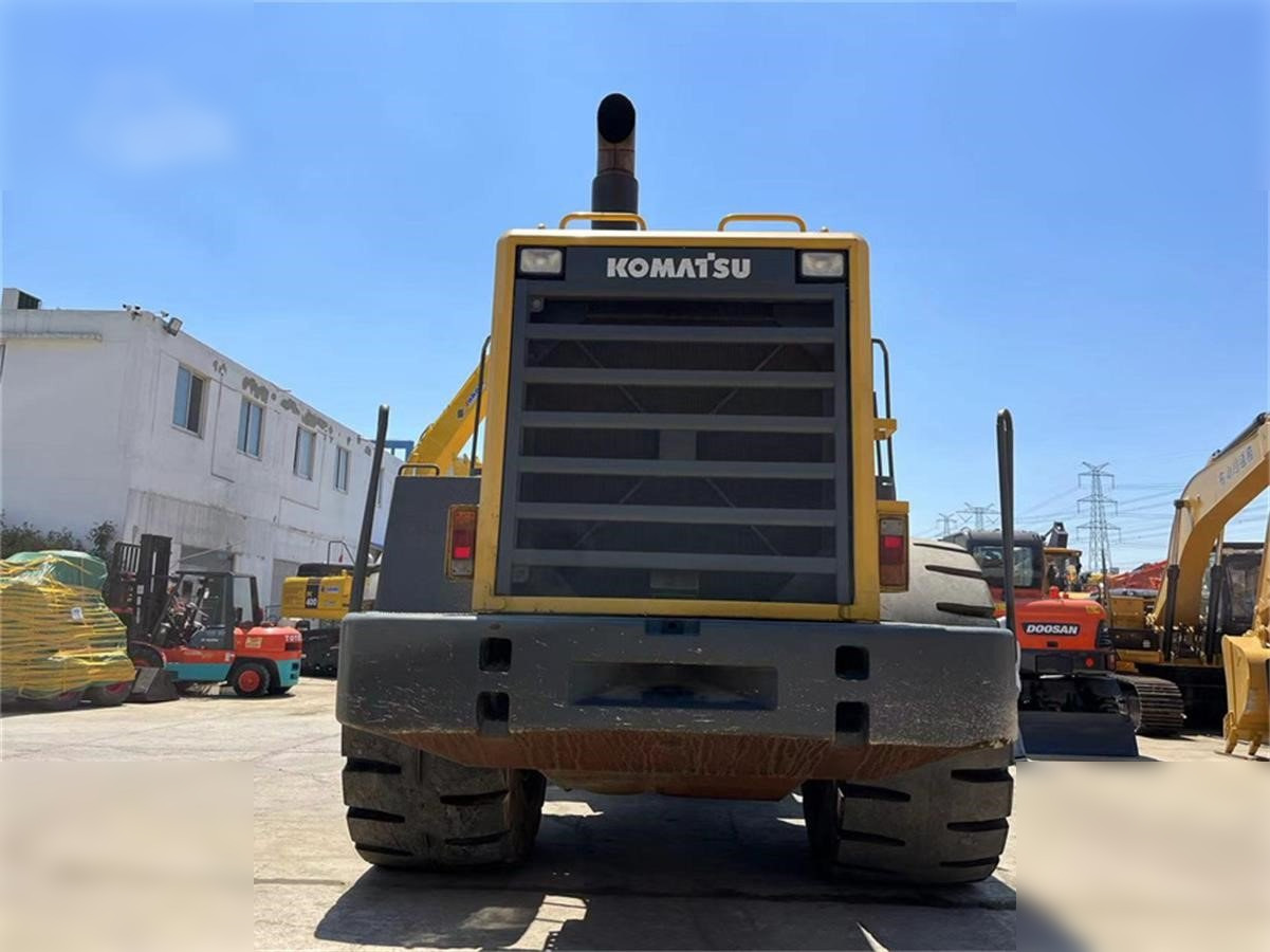 KOMATSU WA600-3 - Pyöräkuormaaja: kuva KOMATSU WA600-3 - Pyöräkuormaaja KOMATSU WA600-3 - Pyöräkuormaaja: kuva KOMATSU WA600-3 - Pyöräkuormaaja