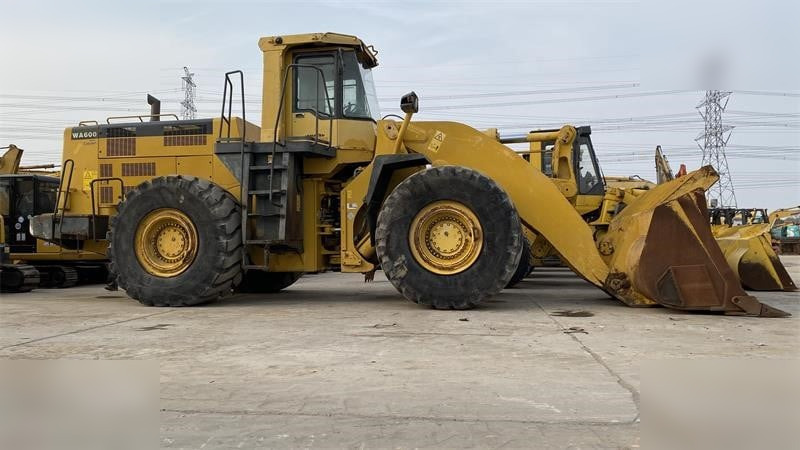 KOMATSU WA600-3 - Pyöräkuormaaja: kuva KOMATSU WA600-3 - Pyöräkuormaaja KOMATSU WA600-3 - Pyöräkuormaaja: kuva KOMATSU WA600-3 - Pyöräkuormaaja
