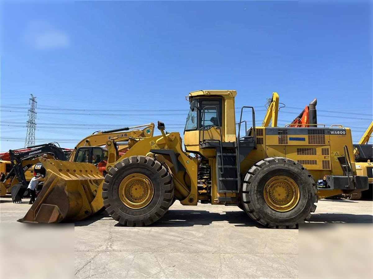 KOMATSU WA600-3 - Pyöräkuormaaja: kuva KOMATSU WA600-3 - Pyöräkuormaaja KOMATSU WA600-3 - Pyöräkuormaaja: kuva KOMATSU WA600-3 - Pyöräkuormaaja