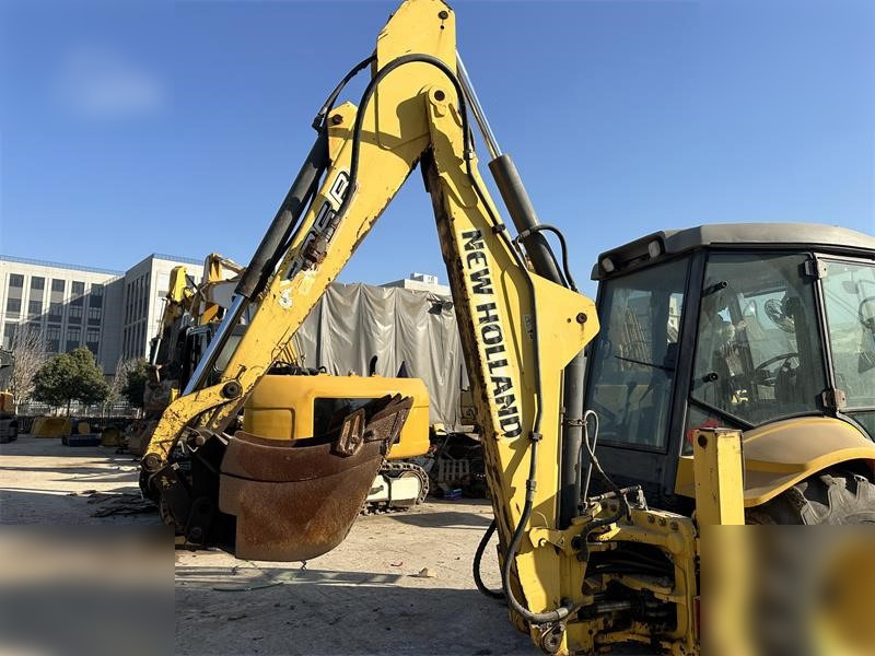 NEW HOLLAND LB95B-4PT - Kaivuri-trukki: kuva NEW HOLLAND LB95B-4PT - Kaivuri-trukki NEW HOLLAND LB95B-4PT - Kaivuri-trukki: kuva NEW HOLLAND LB95B-4PT - Kaivuri-trukki