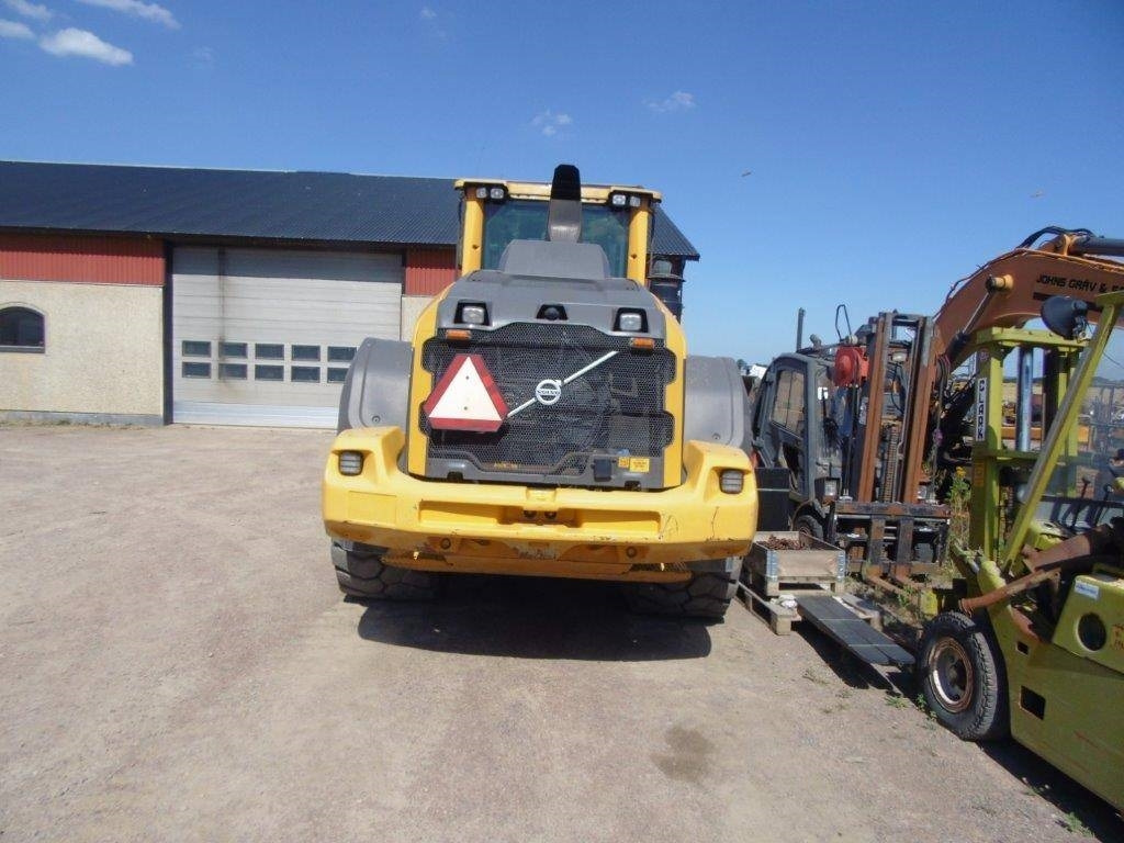 Volvo L110 H med optishift Fullutrustad med CDC-våg-kamr - Pyöräkuormaaja: kuva Volvo L110 H med optishift Fullutrustad med CDC-våg-kamr - Pyöräkuormaaja Volvo L110 H med optishift Fullutrustad med CDC-våg-kamr - Pyöräkuormaaja: kuva Volvo L110 H med optishift Fullutrustad med CDC-våg-kamr - Pyöräkuormaaja