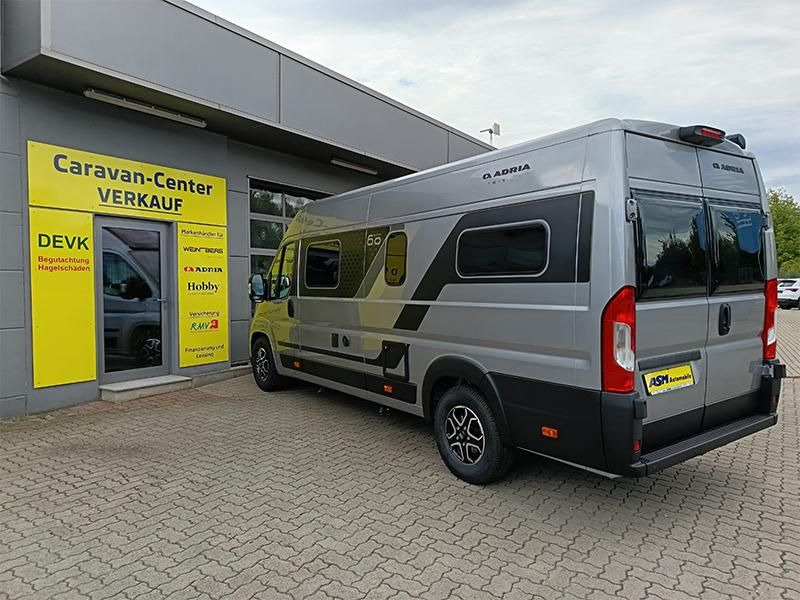 Adria Twin "60Y" 640 SGX 3,5 MAXI*JUBILEE*MARKISE*LED* - Retkeilyauto: kuva Adria Twin "60Y" 640 SGX 3,5 MAXI*JUBILEE*MARKISE*LED* - Retkeilyauto Adria Twin "60Y" 640 SGX 3,5 MAXI*JUBILEE*MARKISE*LED* - Retkeilyauto: kuva Adria Twin "60Y" 640 SGX 3,5 MAXI*JUBILEE*MARKISE*LED* - Retkeilyauto