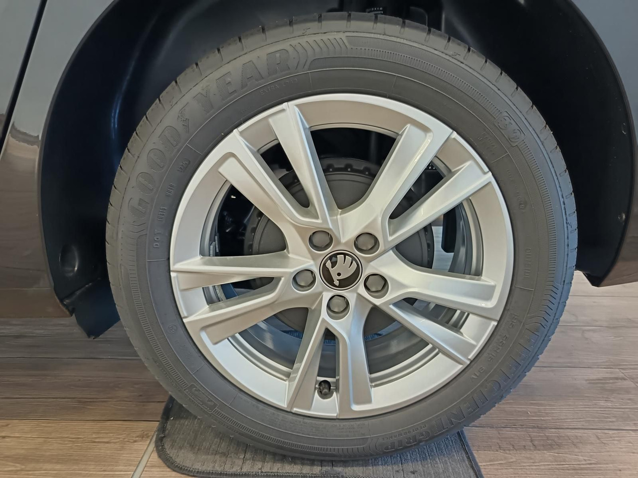 Sedan Skoda Fabia 130 Jahre 1,0 TSI*AHK-VORBER.*5J.GARANTIE*: kuva Sedan Skoda Fabia 130 Jahre 1,0 TSI*AHK-VORBER.*5J.GARANTIE*