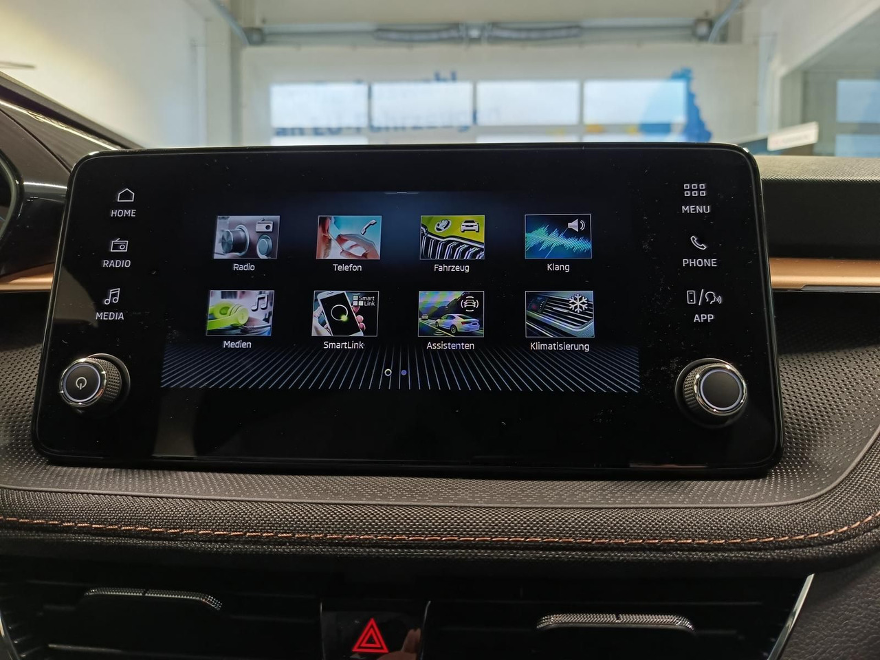 Sedan Skoda Fabia 30 Jahre DSG*VORBER.AHK*LED*R-KAM*TEMP*DAB: kuva Sedan Skoda Fabia 30 Jahre DSG*VORBER.AHK*LED*R-KAM*TEMP*DAB