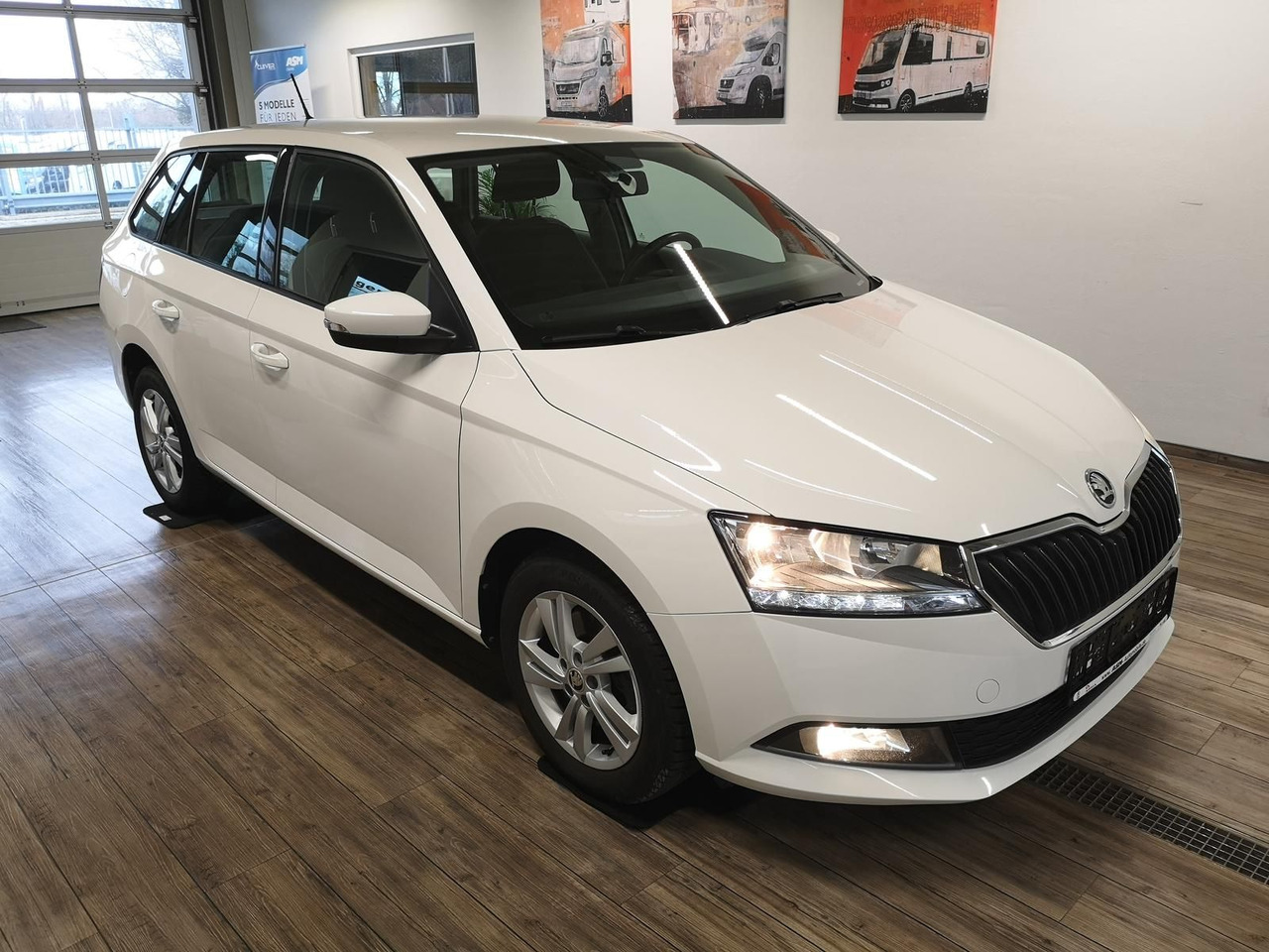 Skoda Fabia Combi Ambition 1.0TSI 81kW+R-KAM+PDC+KLIMA - Farmari: kuva Skoda Fabia Combi Ambition 1.0TSI 81kW+R-KAM+PDC+KLIMA - Farmari Skoda Fabia Combi Ambition 1.0TSI 81kW+R-KAM+PDC+KLIMA - Farmari: kuva Skoda Fabia Combi Ambition 1.0TSI 81kW+R-KAM+PDC+KLIMA - Farmari