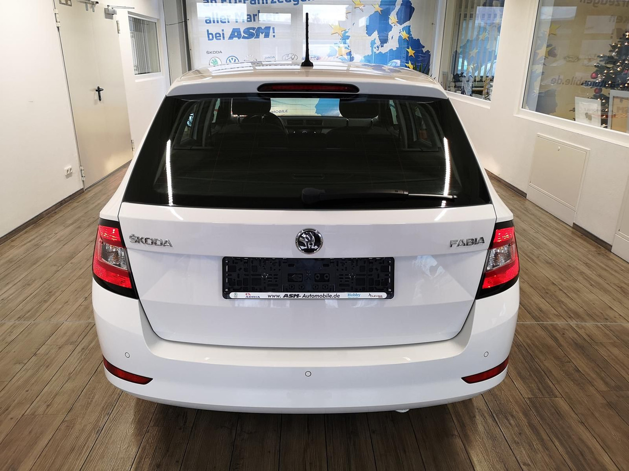 Skoda Fabia Combi Ambition 1.0TSI 81kW+R-KAM+PDC+KLIMA - Farmari: kuva Skoda Fabia Combi Ambition 1.0TSI 81kW+R-KAM+PDC+KLIMA - Farmari Skoda Fabia Combi Ambition 1.0TSI 81kW+R-KAM+PDC+KLIMA - Farmari: kuva Skoda Fabia Combi Ambition 1.0TSI 81kW+R-KAM+PDC+KLIMA - Farmari