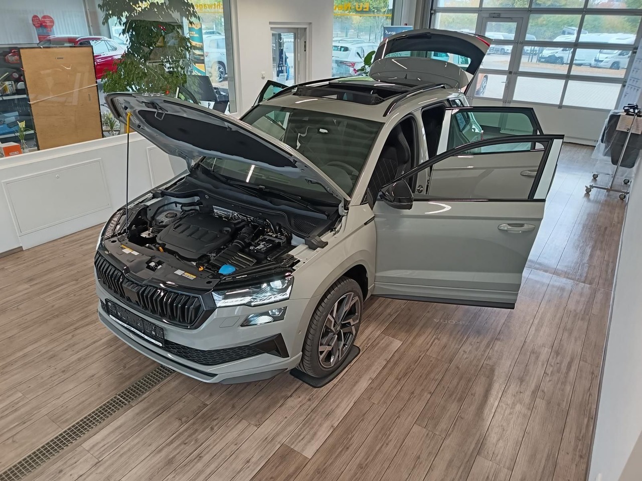 Skoda Karoq Sportline 2,0 TDI DSG 4x4*AHK*PSD*STD.HZG* - Maasturi/ Katumaasturi: kuva Skoda Karoq Sportline 2,0 TDI DSG 4x4*AHK*PSD*STD.HZG* - Maasturi/ Katumaasturi Skoda Karoq Sportline 2,0 TDI DSG 4x4*AHK*PSD*STD.HZG* - Maasturi/ Katumaasturi: kuva Skoda Karoq Sportline 2,0 TDI DSG 4x4*AHK*PSD*STD.HZG* - Maasturi/ Katumaasturi