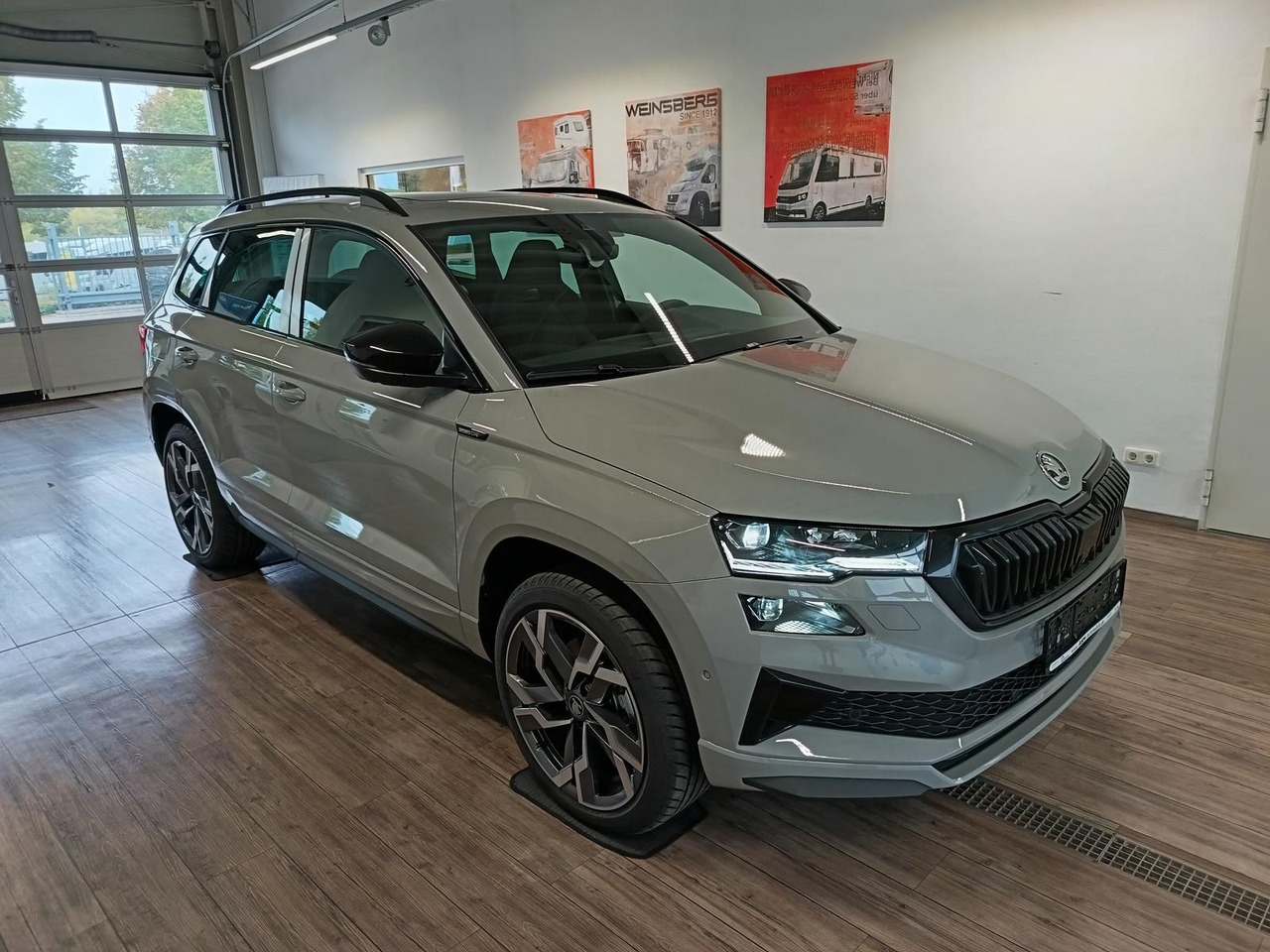 Skoda Karoq Sportline 2,0 TDI DSG 4x4*AHK*PSD*STD.HZG* - Maasturi/ Katumaasturi: kuva Skoda Karoq Sportline 2,0 TDI DSG 4x4*AHK*PSD*STD.HZG* - Maasturi/ Katumaasturi Skoda Karoq Sportline 2,0 TDI DSG 4x4*AHK*PSD*STD.HZG* - Maasturi/ Katumaasturi: kuva Skoda Karoq Sportline 2,0 TDI DSG 4x4*AHK*PSD*STD.HZG* - Maasturi/ Katumaasturi