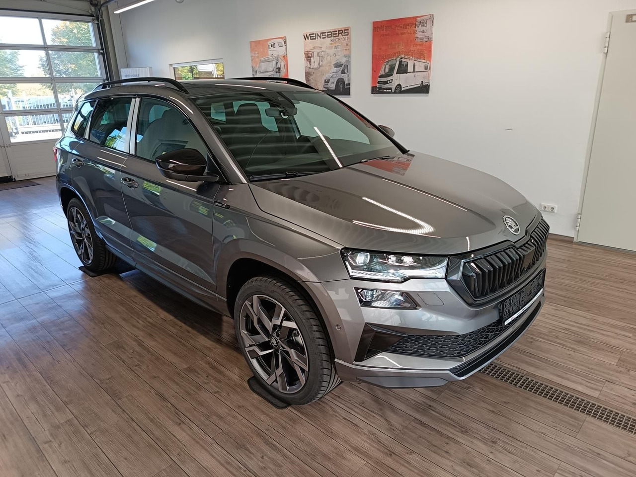 Skoda Karoq Sportline 2,0 TDI DSG 4x4*AHK*PSD*STD.HZG* - Maasturi/ Katumaasturi: kuva Skoda Karoq Sportline 2,0 TDI DSG 4x4*AHK*PSD*STD.HZG* - Maasturi/ Katumaasturi Skoda Karoq Sportline 2,0 TDI DSG 4x4*AHK*PSD*STD.HZG* - Maasturi/ Katumaasturi: kuva Skoda Karoq Sportline 2,0 TDI DSG 4x4*AHK*PSD*STD.HZG* - Maasturi/ Katumaasturi