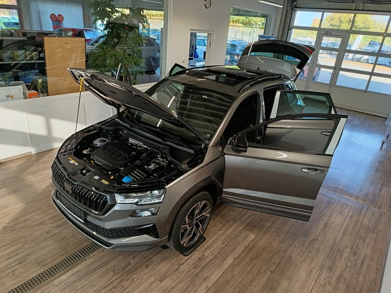Skoda Karoq Sportline 2,0 TDI DSG 4x4*AHK*PSD*STD.HZG* - Maasturi/ Katumaasturi: kuva Skoda Karoq Sportline 2,0 TDI DSG 4x4*AHK*PSD*STD.HZG* - Maasturi/ Katumaasturi Skoda Karoq Sportline 2,0 TDI DSG 4x4*AHK*PSD*STD.HZG* - Maasturi/ Katumaasturi: kuva Skoda Karoq Sportline 2,0 TDI DSG 4x4*AHK*PSD*STD.HZG* - Maasturi/ Katumaasturi