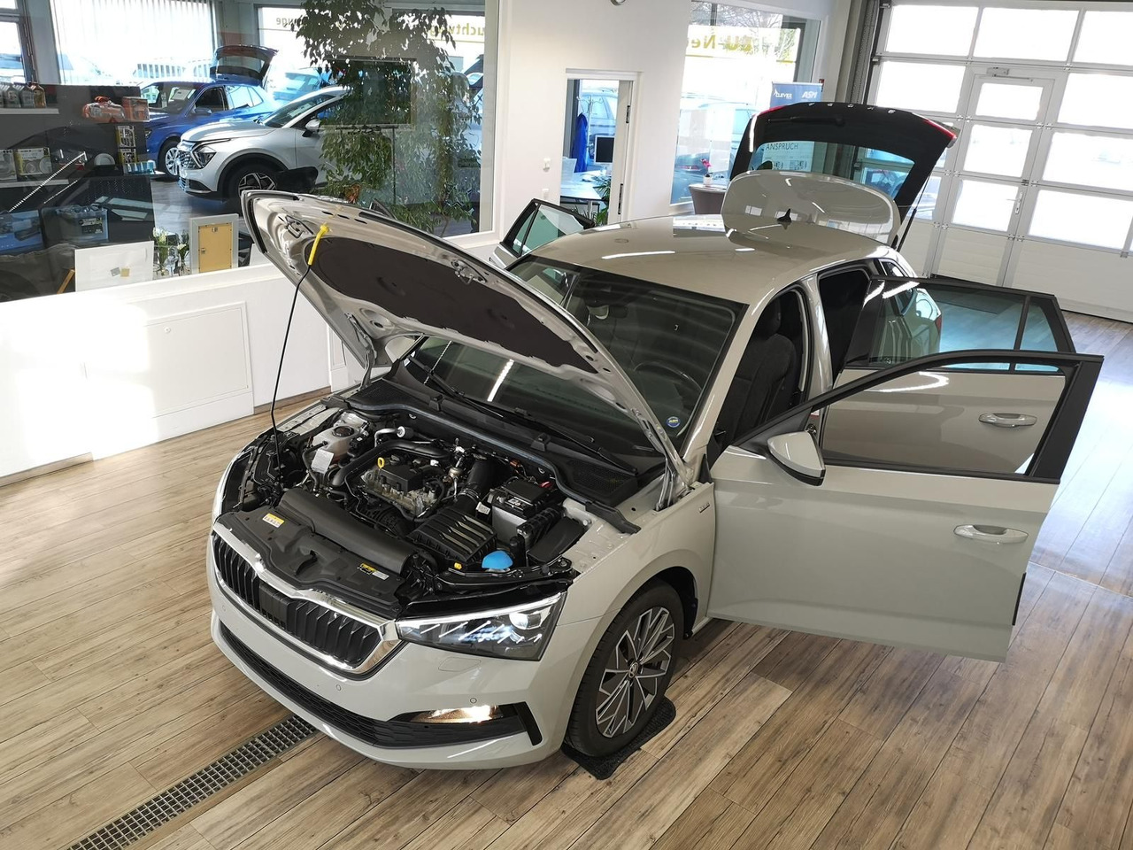 Skoda Scala Ambition 1,0 TSI 81 kW*NAVI*LED*R-KAM*PDC* - Sedan: kuva Skoda Scala Ambition 1,0 TSI 81 kW*NAVI*LED*R-KAM*PDC* - Sedan Skoda Scala Ambition 1,0 TSI 81 kW*NAVI*LED*R-KAM*PDC* - Sedan: kuva Skoda Scala Ambition 1,0 TSI 81 kW*NAVI*LED*R-KAM*PDC* - Sedan