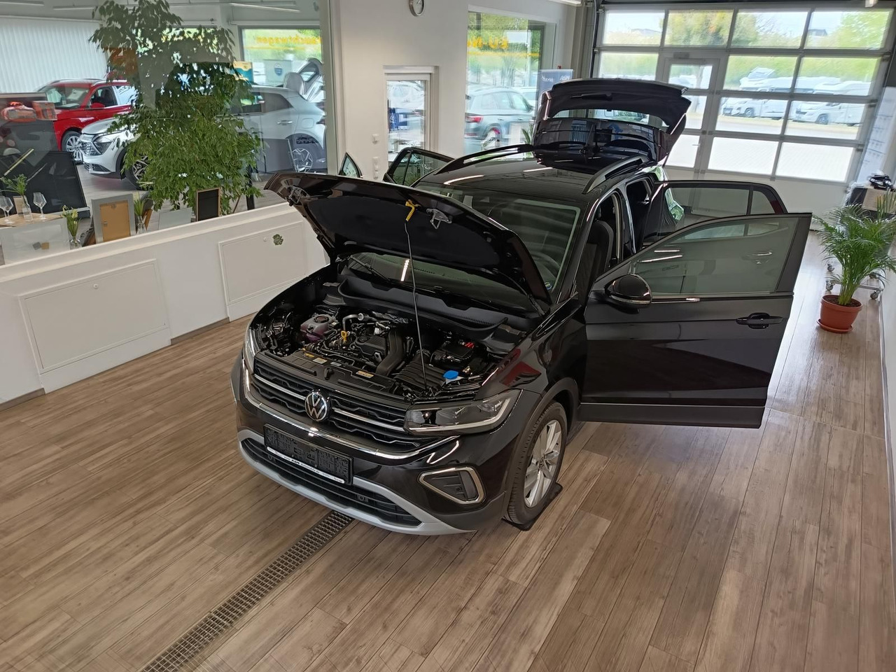 Volkswagen T-Cross Life 1.5 TSI DSG*AHK*MATRIX LED*ACC*SHZ* - Maasturi/ Katumaasturi: kuva Volkswagen T-Cross Life 1.5 TSI DSG*AHK*MATRIX LED*ACC*SHZ* - Maasturi/ Katumaasturi Volkswagen T-Cross Life 1.5 TSI DSG*AHK*MATRIX LED*ACC*SHZ* - Maasturi/ Katumaasturi: kuva Volkswagen T-Cross Life 1.5 TSI DSG*AHK*MATRIX LED*ACC*SHZ* - Maasturi/ Katumaasturi