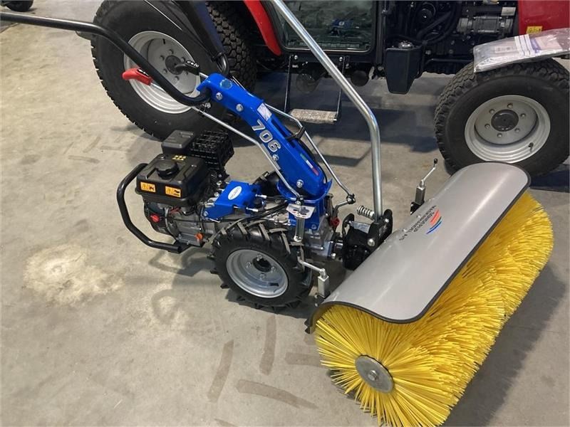 BCS 706 inkl. 80 cm fejemaskine - Kunnan traktori: kuva BCS 706 inkl. 80 cm fejemaskine - Kunnan traktori BCS 706 inkl. 80 cm fejemaskine - Kunnan traktori: kuva BCS 706 inkl. 80 cm fejemaskine - Kunnan traktori