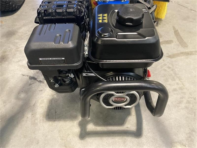 BCS 706 inkl. 80 cm fejemaskine - Kunnan traktori: kuva BCS 706 inkl. 80 cm fejemaskine - Kunnan traktori BCS 706 inkl. 80 cm fejemaskine - Kunnan traktori: kuva BCS 706 inkl. 80 cm fejemaskine - Kunnan traktori