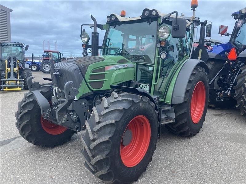 Fendt 211 Vario TMS - Traktori: kuva Fendt 211 Vario TMS - Traktori Fendt 211 Vario TMS - Traktori: kuva Fendt 211 Vario TMS - Traktori