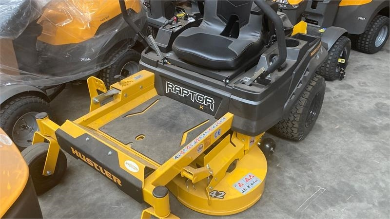 Hustler Raptor X 42 - Ruohonleikkuri: kuva Hustler Raptor X 42 - Ruohonleikkuri Hustler Raptor X 42 - Ruohonleikkuri: kuva Hustler Raptor X 42 - Ruohonleikkuri