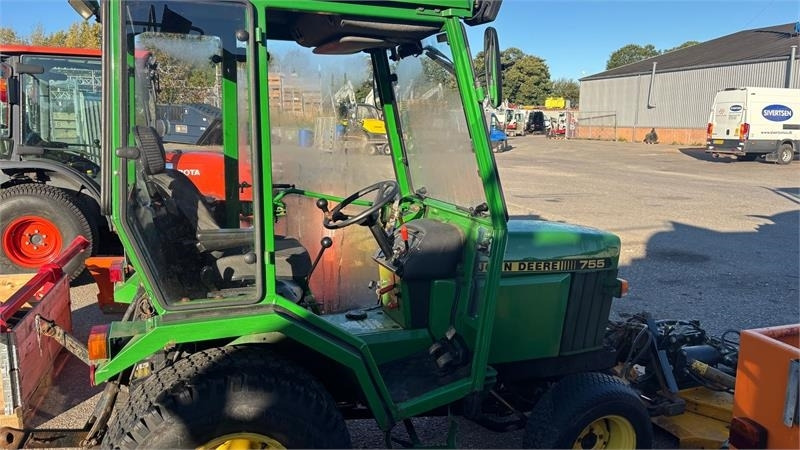 John Deere 755 Kompakt traktor - Kunnan traktori: kuva John Deere 755 Kompakt traktor - Kunnan traktori John Deere 755 Kompakt traktor - Kunnan traktori: kuva John Deere 755 Kompakt traktor - Kunnan traktori