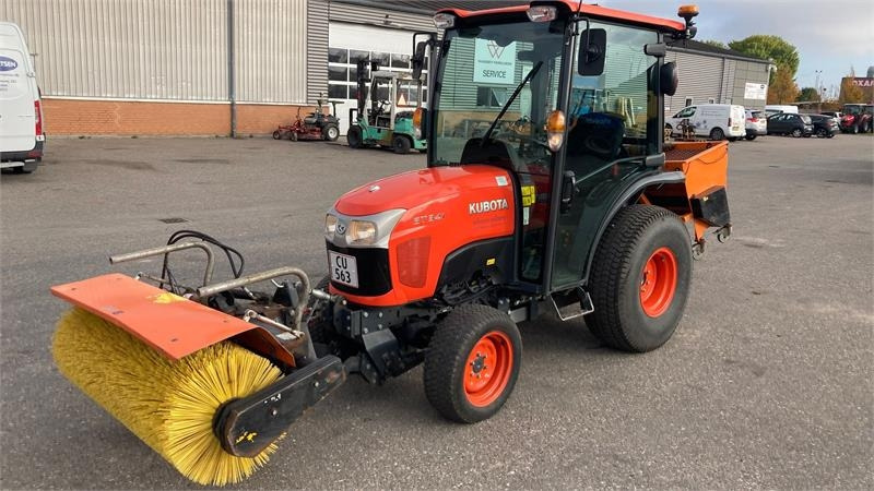 Kubota ST341 inkl. 150 cm kost og udlægger  - Kunnan traktori: kuva Kubota ST341 inkl. 150 cm kost og udlægger  - Kunnan traktori Kubota ST341 inkl. 150 cm kost og udlægger  - Kunnan traktori: kuva Kubota ST341 inkl. 150 cm kost og udlægger  - Kunnan traktori