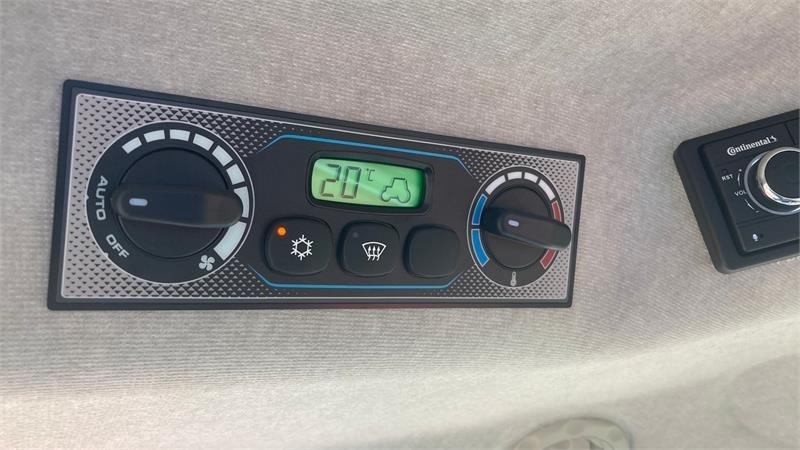 Traktori Massey Ferguson 5S.145 Exclusive Dyna-6 Exclusive: kuva Traktori Massey Ferguson 5S.145 Exclusive Dyna-6 Exclusive Traktori Massey Ferguson 5S.145 Exclusive Dyna-6 Exclusive: kuva Traktori Massey Ferguson 5S.145 Exclusive Dyna-6 Exclusive