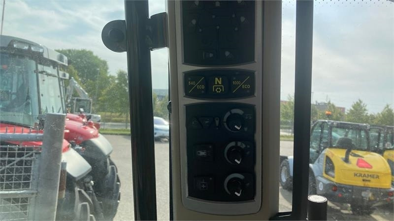 Traktori Massey Ferguson 5S.145 Exclusive Dyna-6 Exclusive: kuva Traktori Massey Ferguson 5S.145 Exclusive Dyna-6 Exclusive Traktori Massey Ferguson 5S.145 Exclusive Dyna-6 Exclusive: kuva Traktori Massey Ferguson 5S.145 Exclusive Dyna-6 Exclusive