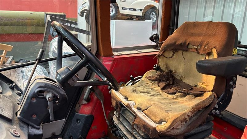 Massey Ferguson 699  - Traktori: kuva Massey Ferguson 699  - Traktori Massey Ferguson 699  - Traktori: kuva Massey Ferguson 699  - Traktori