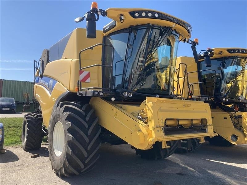 New Holland CX 8.70 SLH - Leikkuupuimuri: kuva New Holland CX 8.70 SLH - Leikkuupuimuri New Holland CX 8.70 SLH - Leikkuupuimuri: kuva New Holland CX 8.70 SLH - Leikkuupuimuri