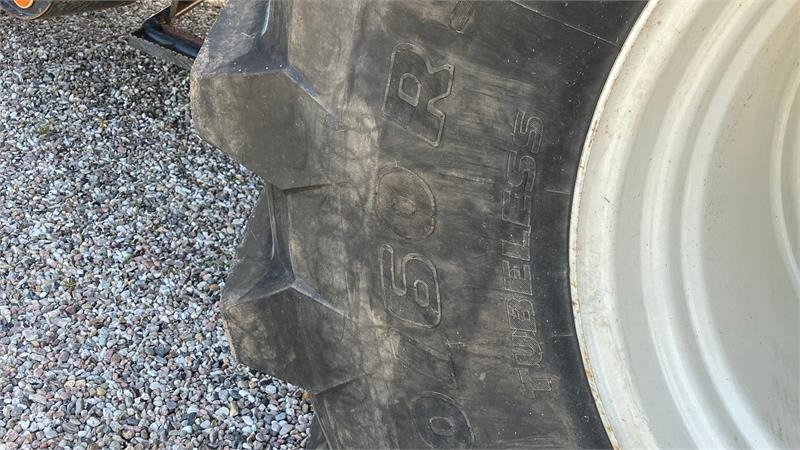 New Holland CX 8080 SLH med 30 fods Varifeed - Leikkuupuimuri: kuva New Holland CX 8080 SLH med 30 fods Varifeed - Leikkuupuimuri New Holland CX 8080 SLH med 30 fods Varifeed - Leikkuupuimuri: kuva New Holland CX 8080 SLH med 30 fods Varifeed - Leikkuupuimuri