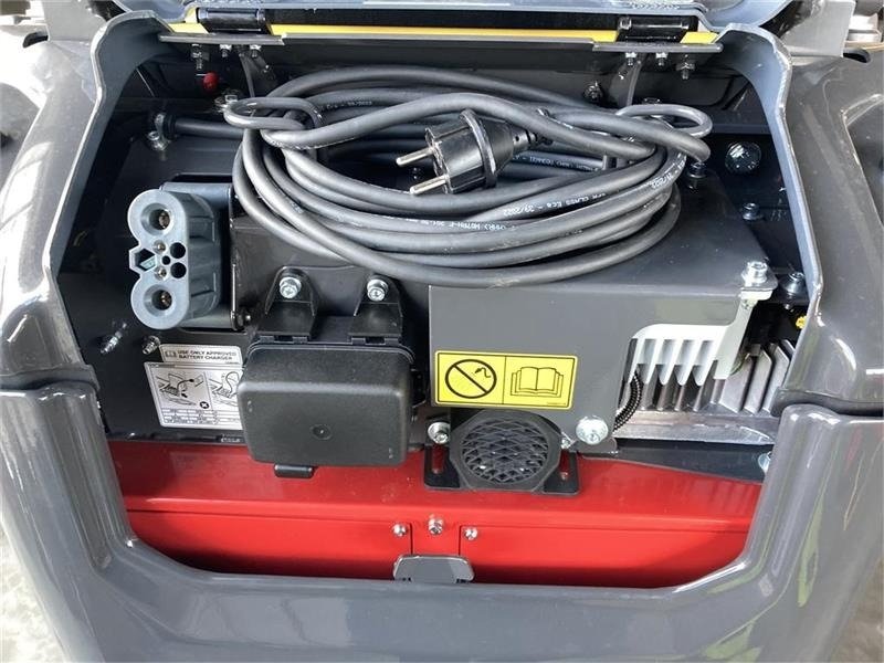 New Holland E15x Elektrisk - Minikuormaaja: kuva New Holland E15x Elektrisk - Minikuormaaja New Holland E15x Elektrisk - Minikuormaaja: kuva New Holland E15x Elektrisk - Minikuormaaja