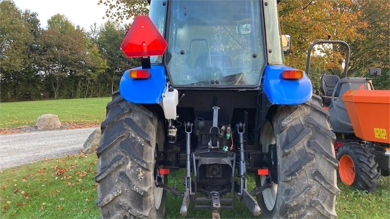 New Holland TD90D - Traktori: kuva New Holland TD90D - Traktori New Holland TD90D - Traktori: kuva New Holland TD90D - Traktori